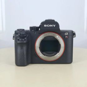 【中古】 (ソニー) SONY α7R II [ILCE-7RM2] ※バッテリー欠品【中古カメラ デジタル一眼】 ランク：B
