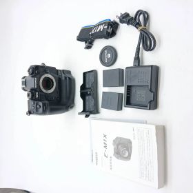 1534ショット！新品級 ★ OLYMPUS OM-D E-M1X ボディ