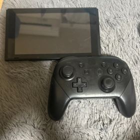 Nintendo Switch 本体とプロコントローラー