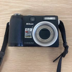 ●【通電動作未確認】Nikon ニコン COOLPIX P5000 コンパクトデジタルカメラ ブラック バッテリー・SDカード2GB・ストラップ付き【カメラ3】【2】