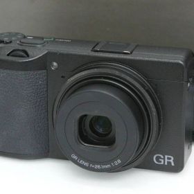 【中古】【良品】リコー RICOH GR IIIx CA01-R7685-2P3 リコー コンパクトデジタルカメラ APS-C 単焦点 標準 高画質 手ブレ補正 小型軽量 スナップ デジカメ