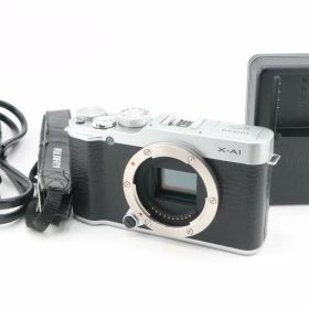 ★美品★フジフイルム FUJIFILM X-A1 ボディ シルバー 充電器付★ I0923＃5823