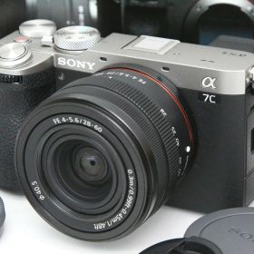 【中古】【美品】ソニー α7C II ILCE-7CM2L ズームレンズキット [シルバー] CA01-R7801-2P3 SONY Eマウント フルサイズ 5軸手ブレ補正 EVF 標準ズーム レンズ付き セット 中古