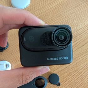 美品 Insta360 GO3S 64GB ケース クイックリーダー付
