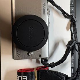 Canon EOS M100 本体 ミラーレス一眼 美品