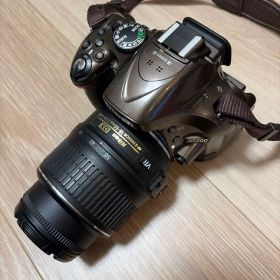 Nikon D5200 AF-S NIKKOR 18-55mm VR