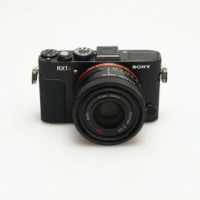 【中古】 (ソニー) SONY DSC-RX1R Overseas model【中古カメラ コンパクトデジカメ】 ランク：AB