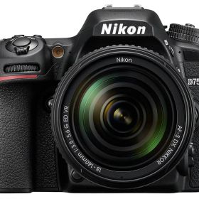 ニコン デジタル一眼カメラ D7500 18-140 VR レンズキット 【配送種別A】