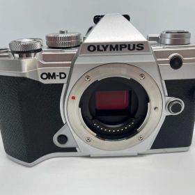 OLYMPUS OM-D E-M5MarkIII F4.0PROレンズキット