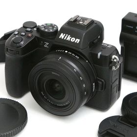 【中古】【美品】ニコン Z50II 16-50 VR レンズキット CA01-B7476-3Y2A ニコン ミラーレス一眼 APS-C DX Zマウント レンズキット 標準ズーム 手ブレ補正 高速AF 4K動画 小型軽量