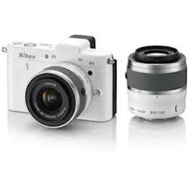 【中古】（非常に良い）Nikon ミラーレス一眼カメラ Nikon 1 (ニコンワン) V1 (ブイワン) ダブルズームキット ホワイト N1 V1WZ WH