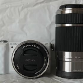 【中古】【非常に良い】SONY ミラーレス一眼 α5000 ダブルズームレンズキット ホワイト ILCE-5000Y-W