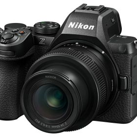 【送料無料・新品未開封】【日本正規純正品】Nikon ミラーレス一眼カメラ Z5II 24-50 レンズキット【お取り寄せ（5週から7週程度見込み）での入荷、発送】