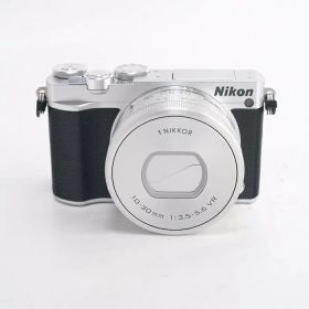 【中古】 (ニコン) Nikon ニコン1 J5 標準パワーズームレンズキット シルバー【中古カメラ デジタル一眼】 ランク：B