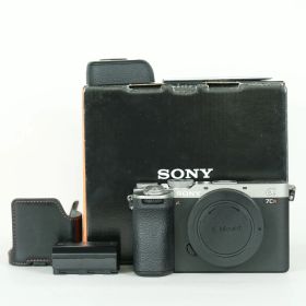 [美品 | シャッター数3,957回｜レザーケース付] SONY α7C R（ILCE-7CR） [ボディ シルバー] | SONY Eマウント