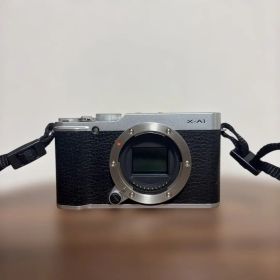 【ミラーレス一眼】 FUJIFILM X-A1